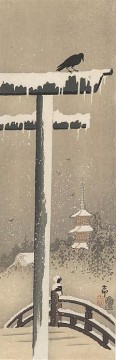 350 人の有名アーティストによるアート作品 Painting - 雪中の鳥居とカラス 大原古邨新版画